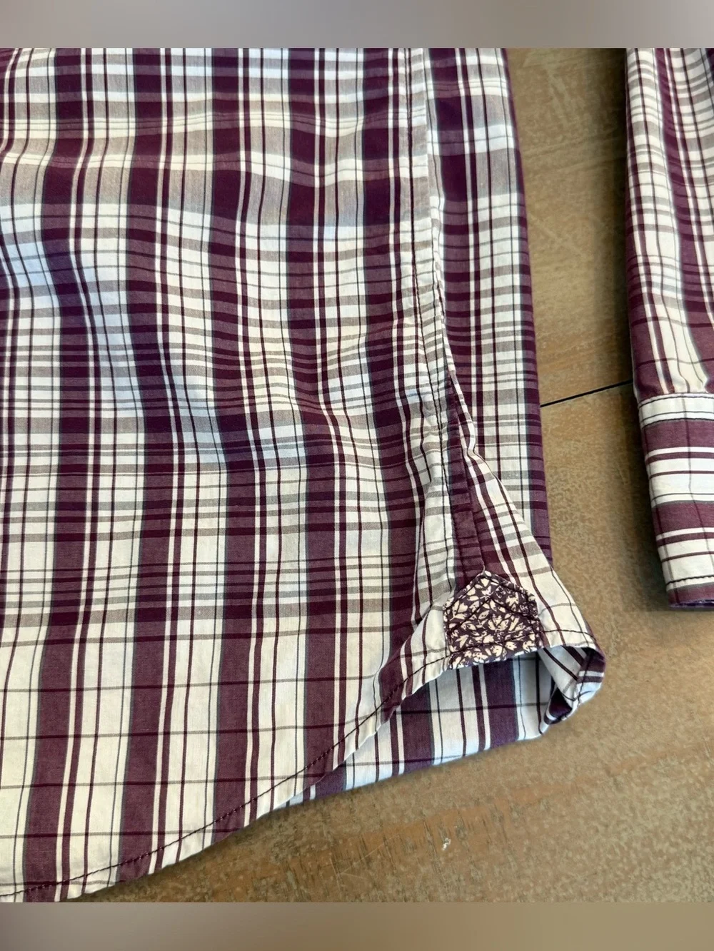 Banana Republic Men’s Button Up Long Sleeve Shirt Sz M Purple White Plaid